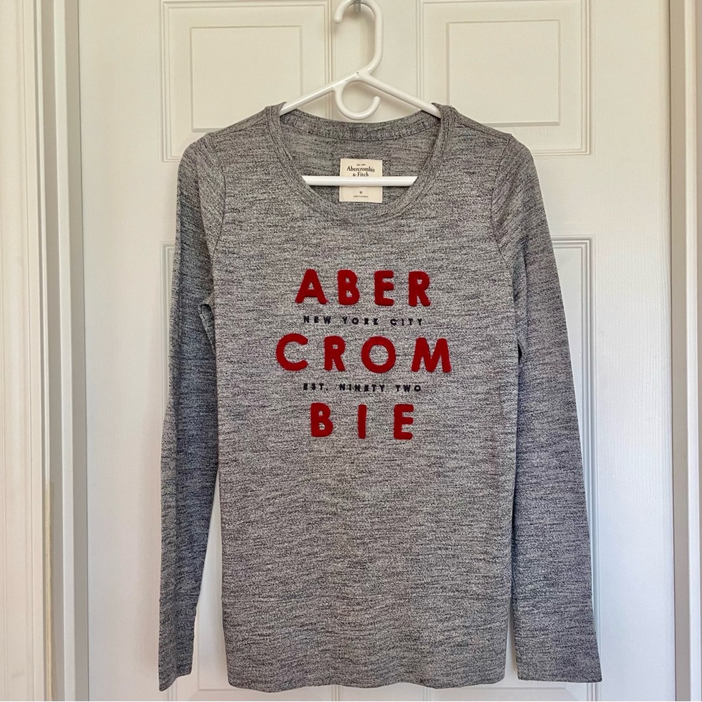 Abercrombie & Fitch Heather Gray Long Sleeve Crewneck Top – Size M